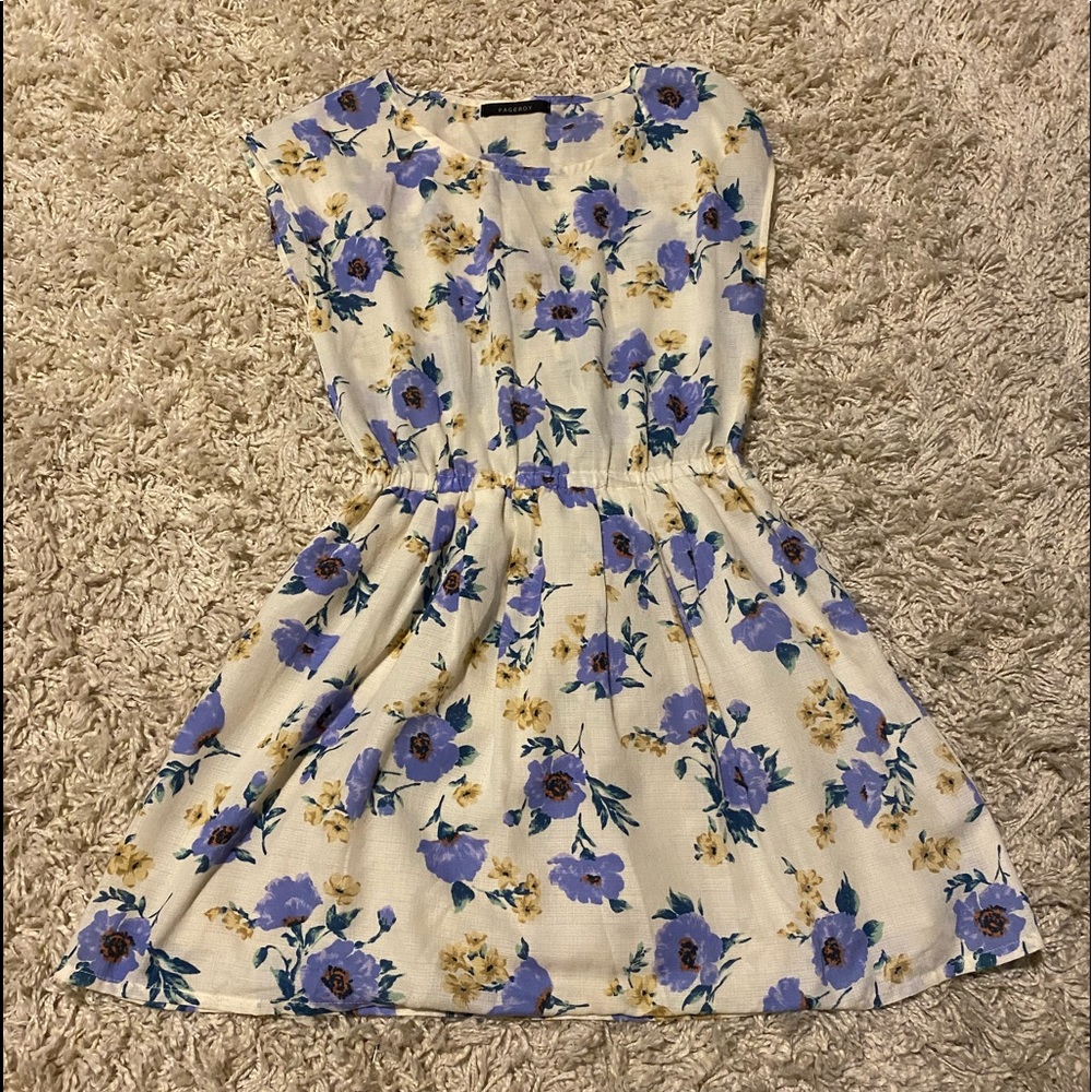 PAGEBOY Floral Dress Size: Small